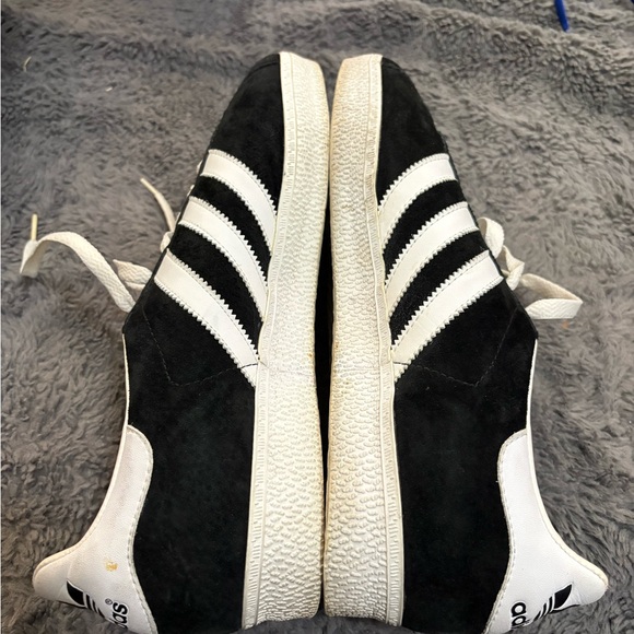 Men’s preowned Adidas gazelle, casual soccer sneaker size 10.5 - Picture 3 of 6